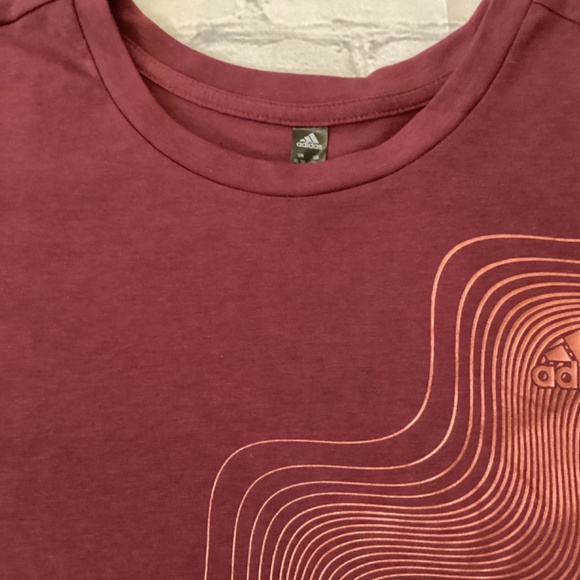 ADIDAS T SHIRT With GOLD DETAILED  ( Color: Burgundy) Size - XL - Picture 3 of 5
